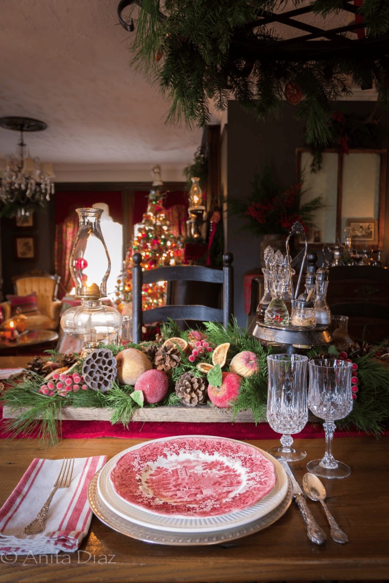 30 Unique Christmas Table Runner Ideas to Wow Your Guests