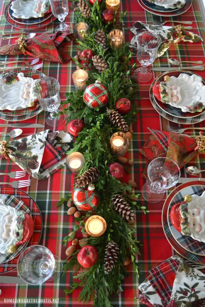 traditional christmas table setting