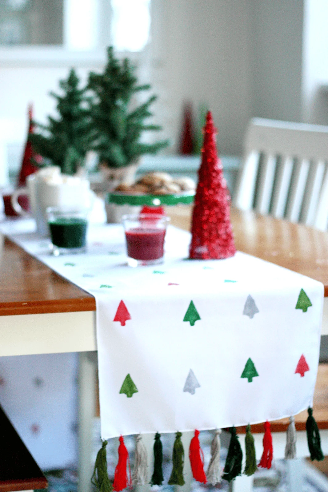 diy holiday table runner