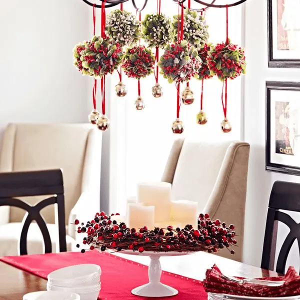 Hanging berries and mistletoe