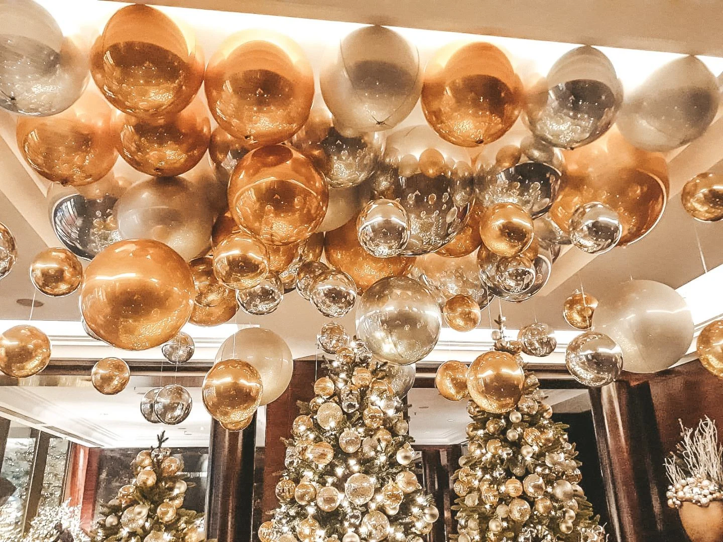 Christmas ceiling decoration with gold and silver balloons