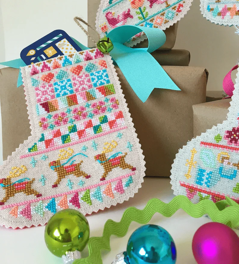 mini cross stitch christmas stocking pattern
