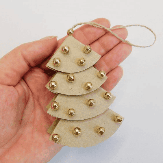 make a christmas tree ornament