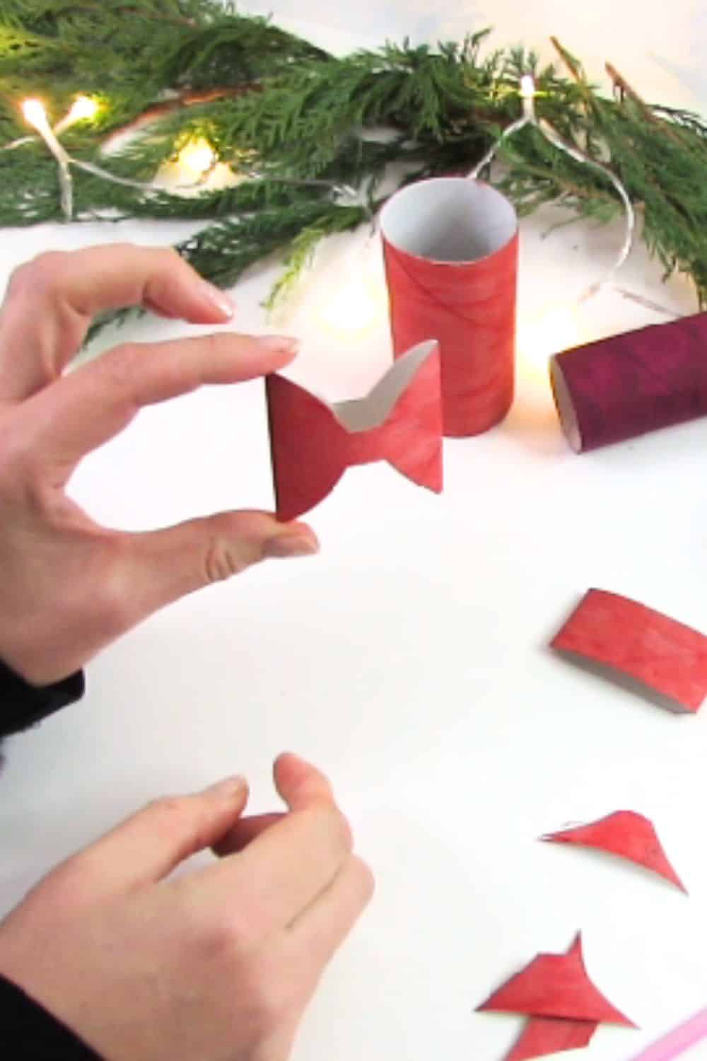 make a bow with toilet paper roll