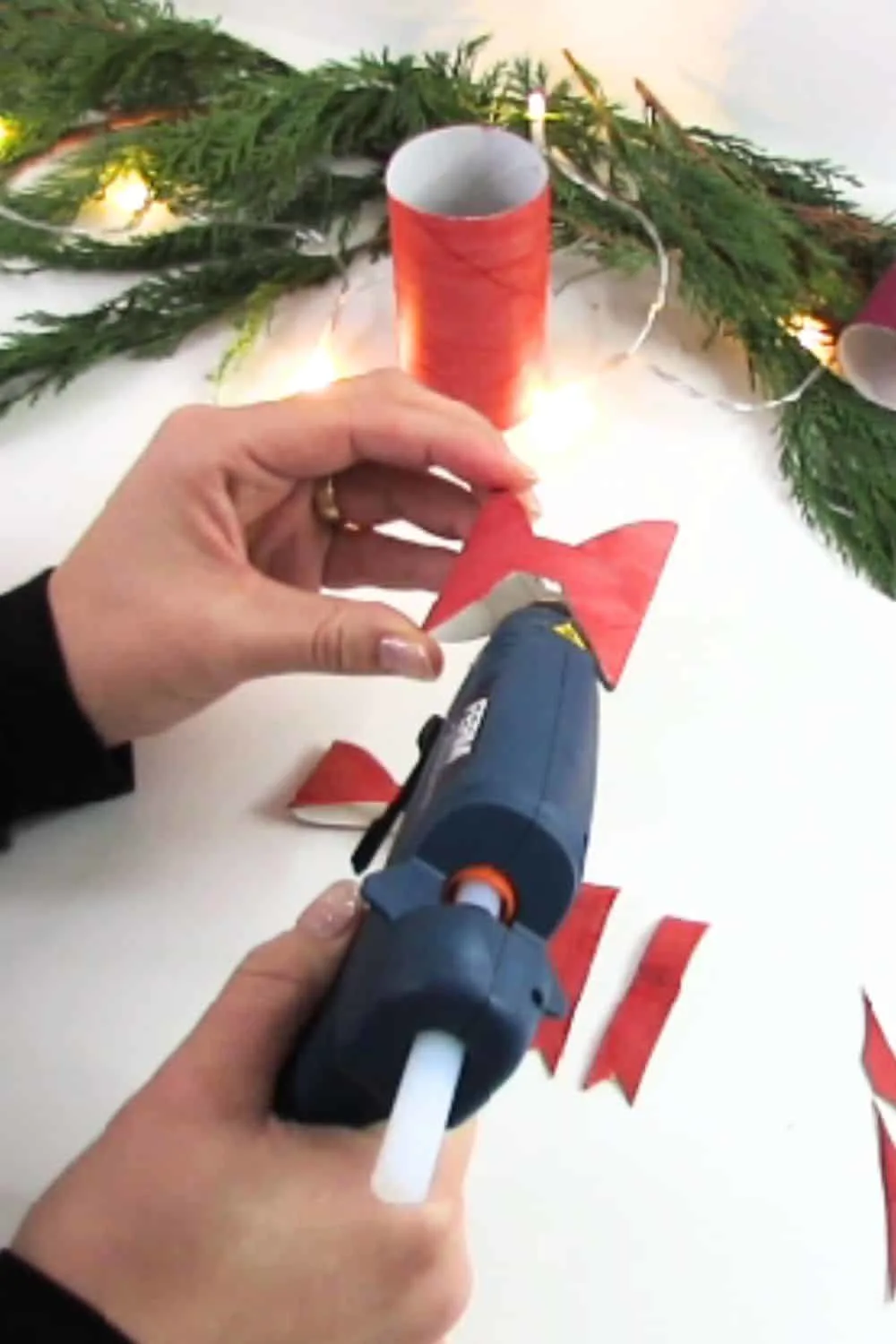 glue the diy christmas bow