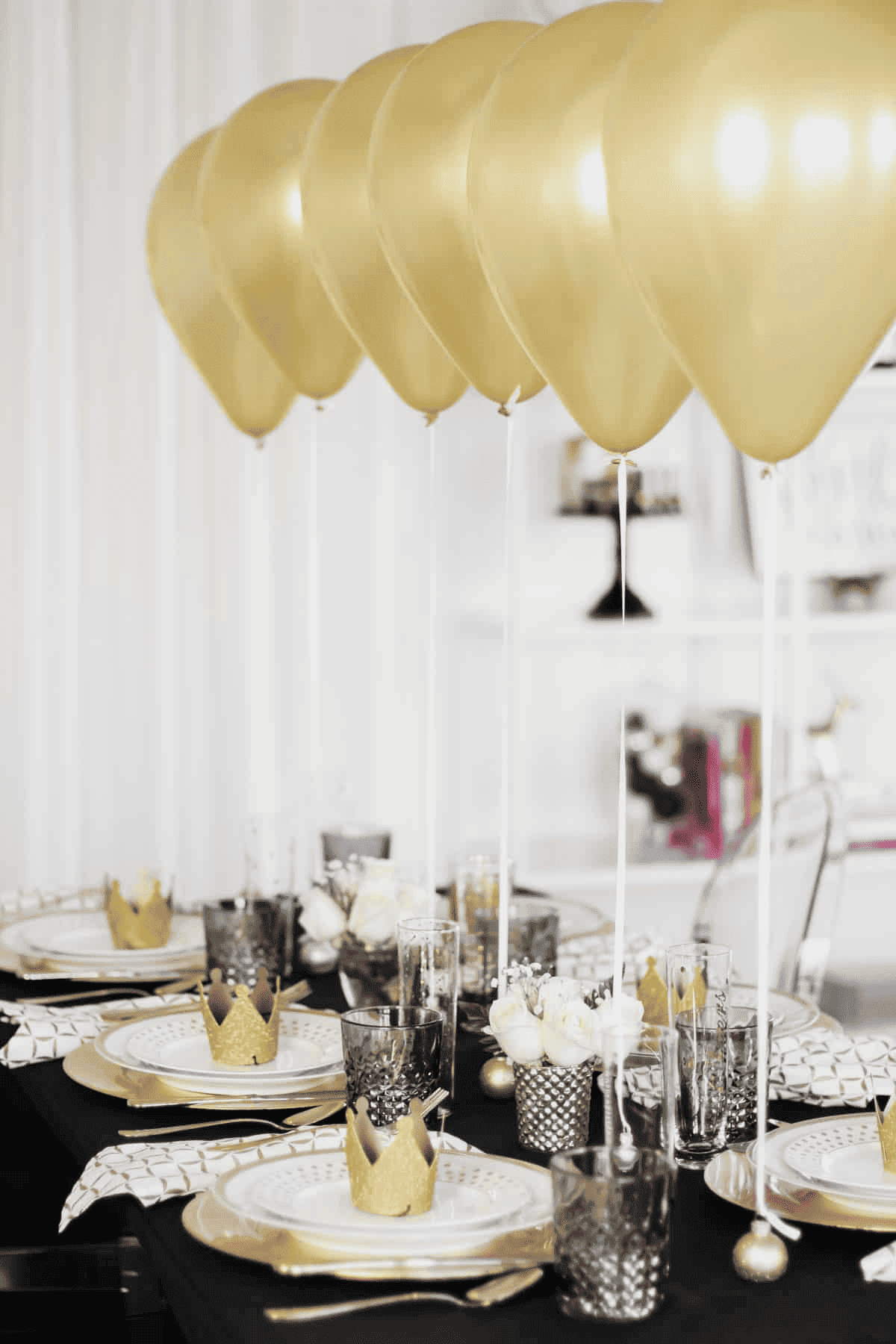 Tablescape with Balloons Centerpiece