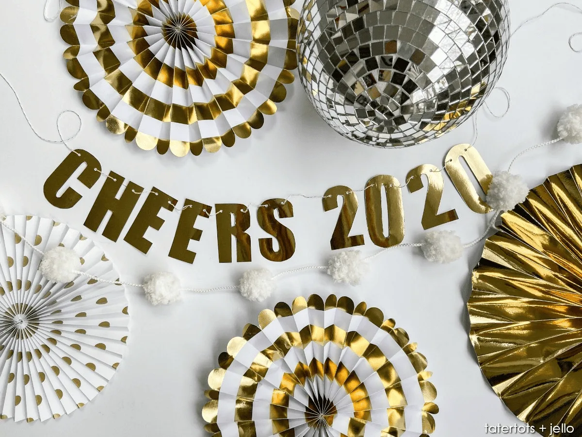 New year cheers garland