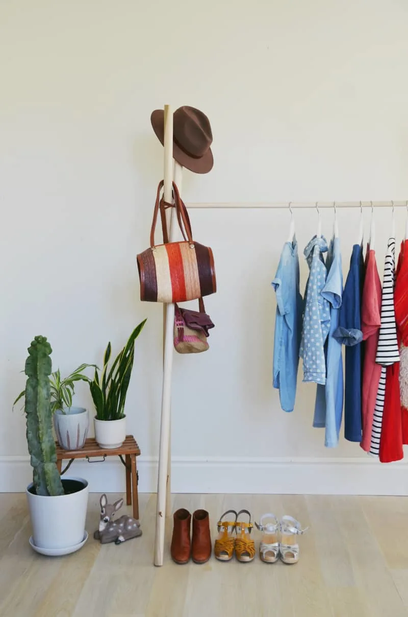 Make your own clothing rack (abeautifulmess.com)