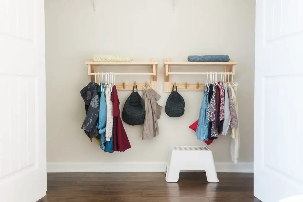 diy-hanging-clothing-hat-rack