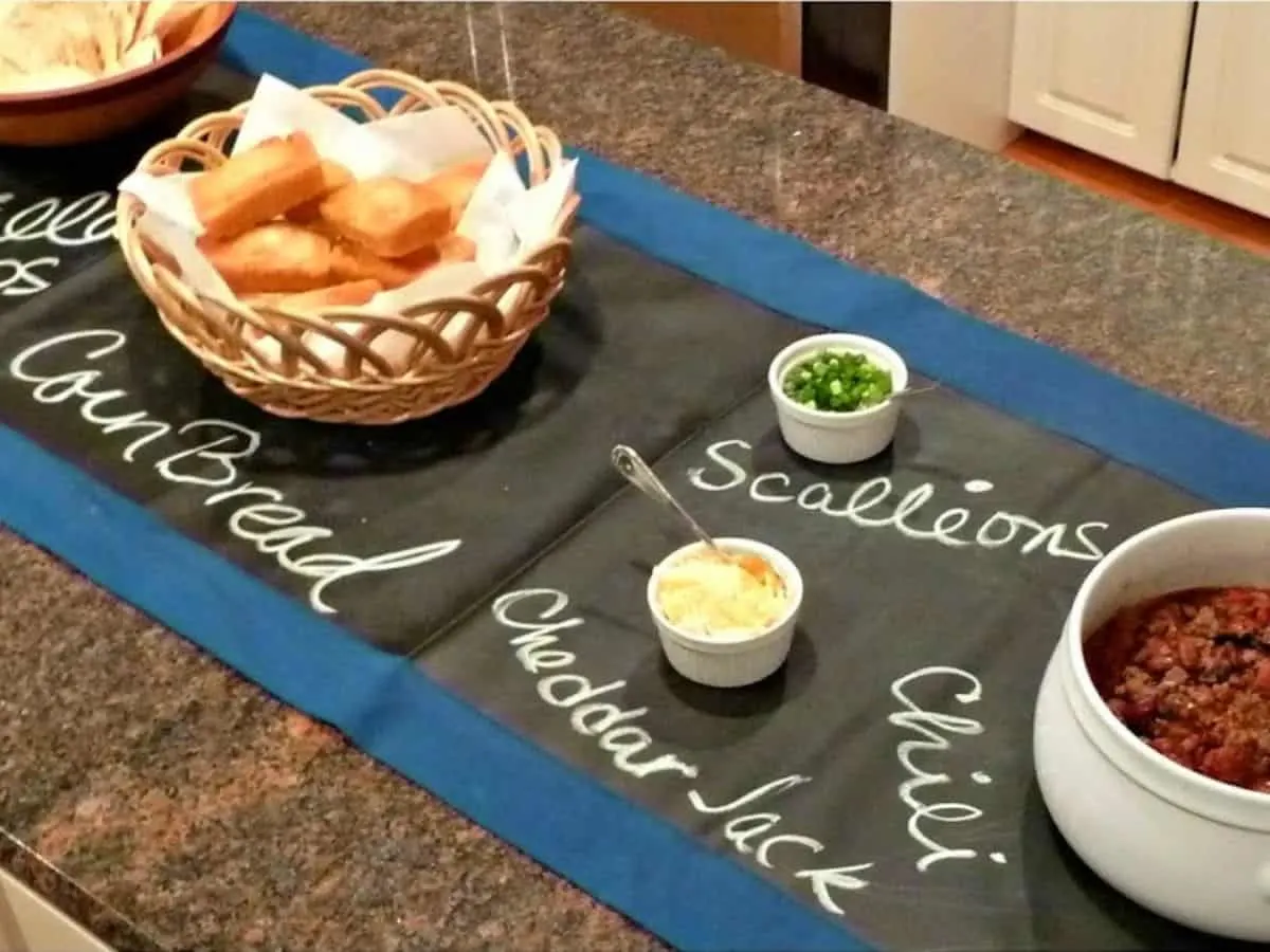 blackboard fabric table runner tutorial