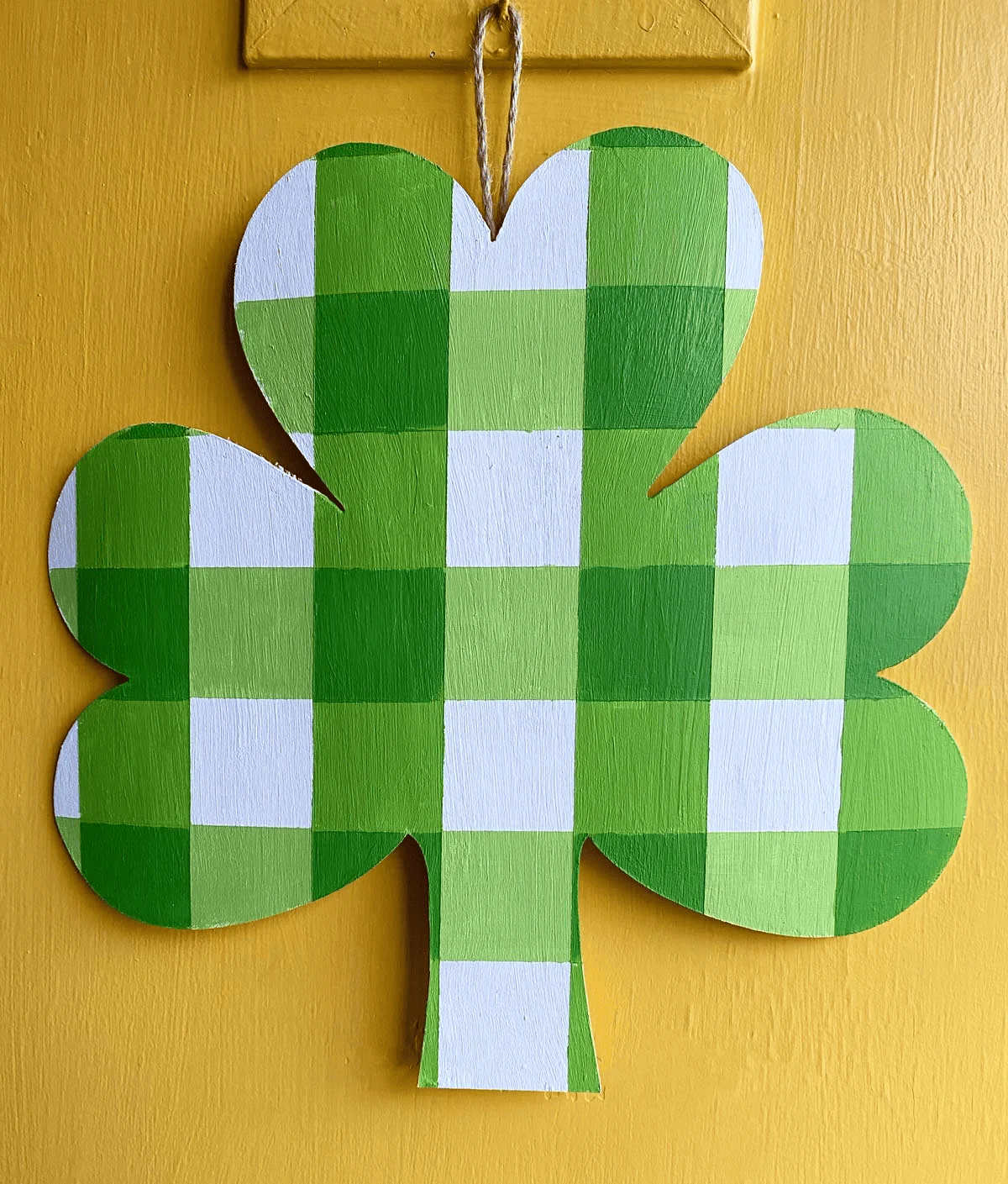 diy shamrock sign