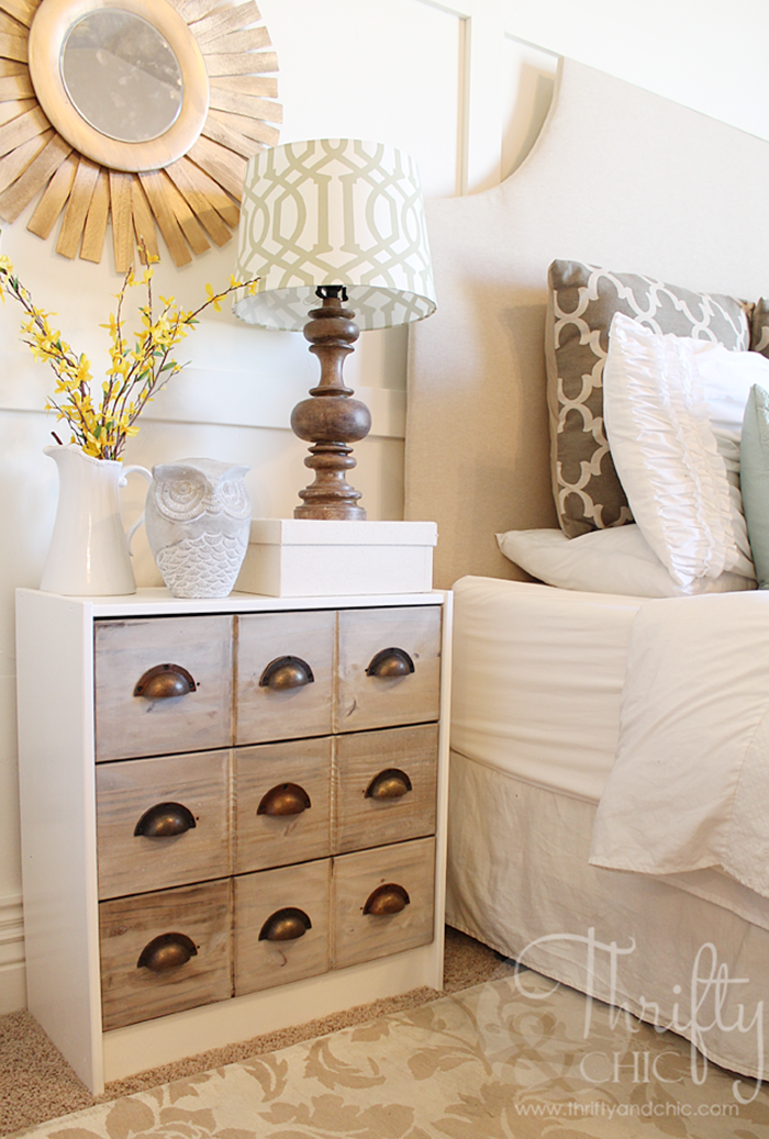 diy bedside table with wood stump