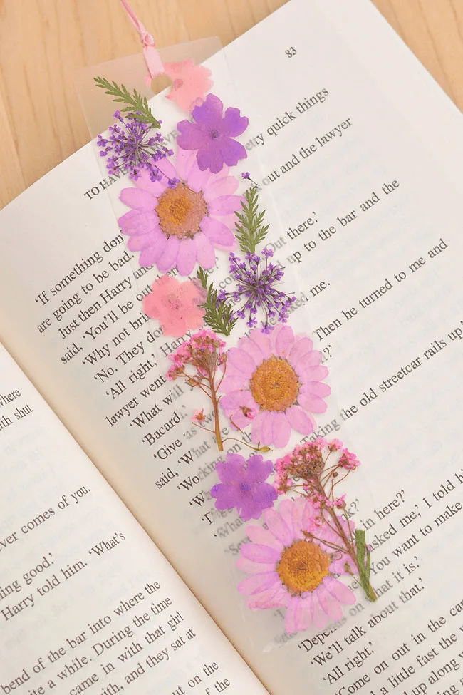 DIY bookmark with dried flowers