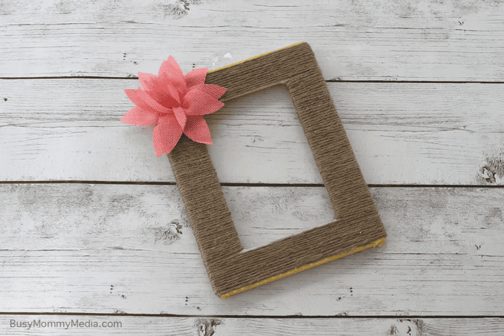 twine photo frame