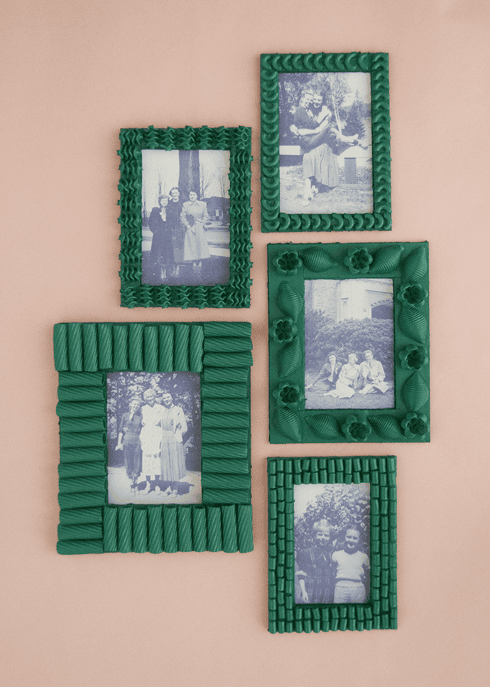 Make a photo frame with pasta