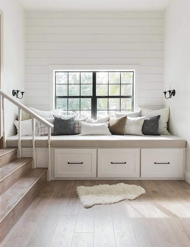 diy bench with storage