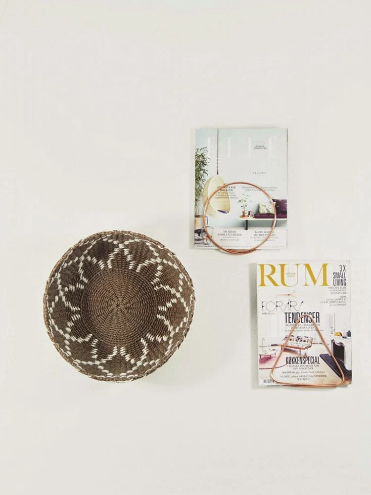wall magazine holder