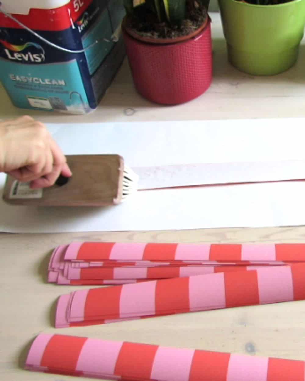 apply glue on wallpaper borders
