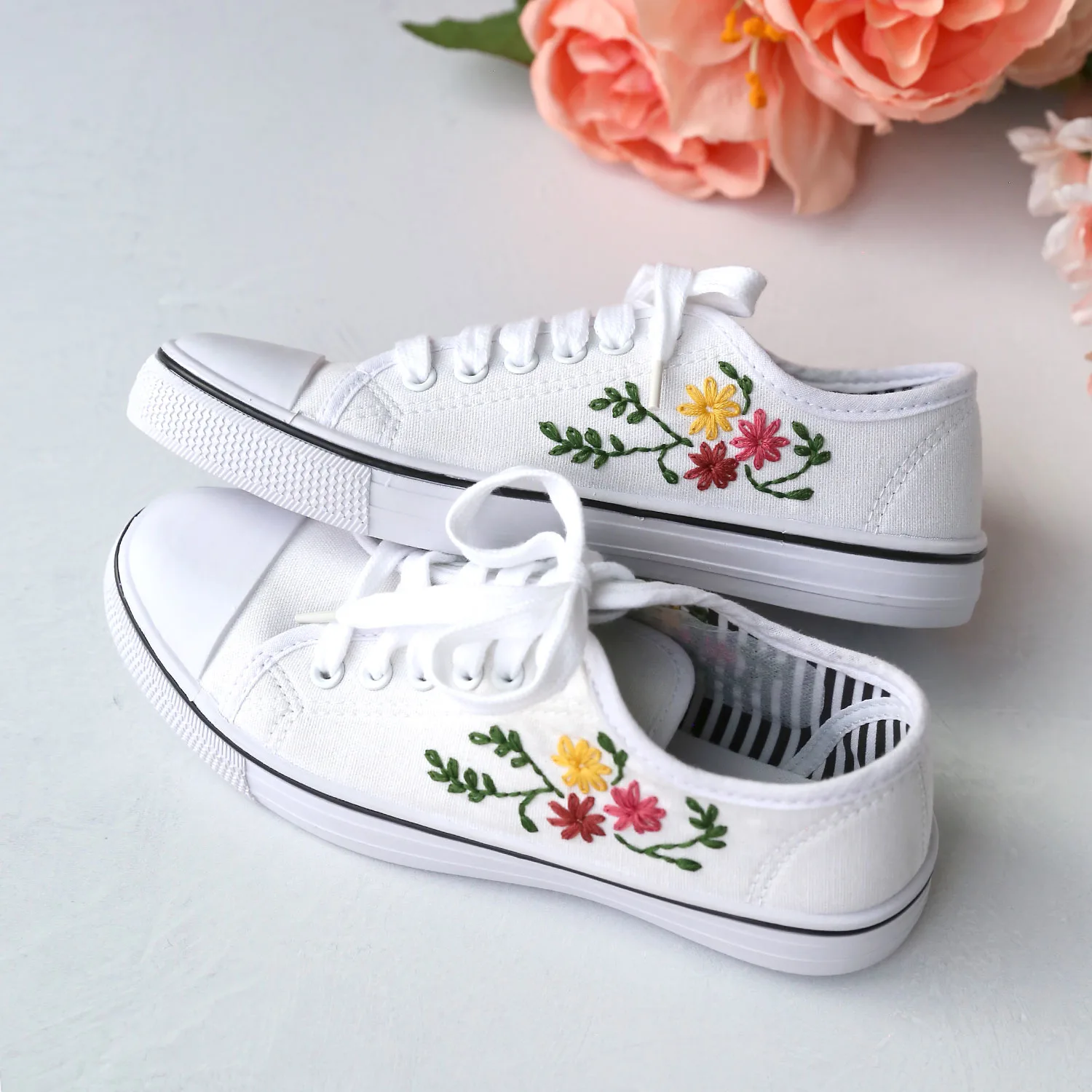White canvas shoes with flowers embroidered 