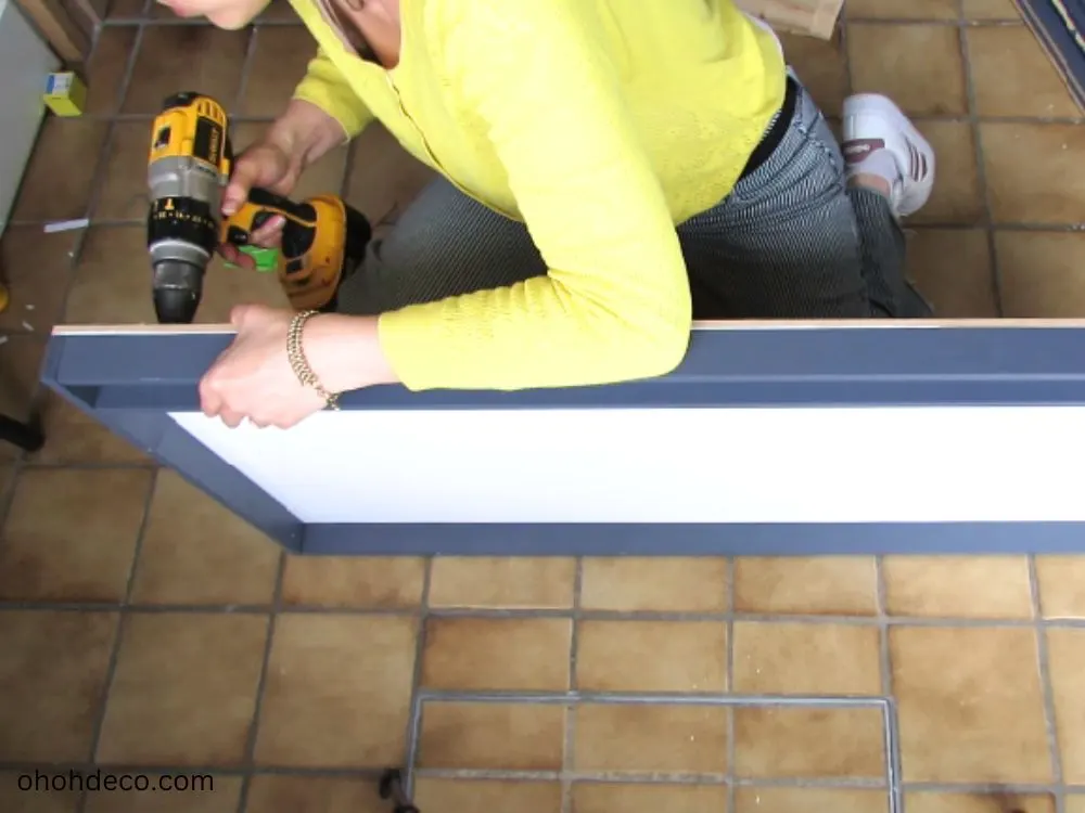 screw the shelves with the back