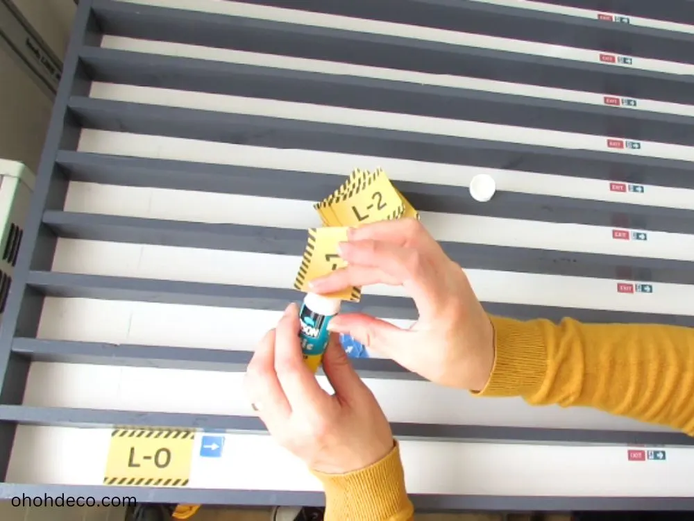 decorate the toy car display shelf