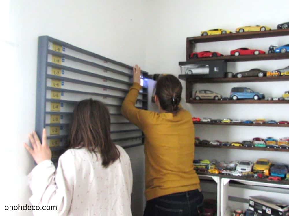screw the toy car display shelf