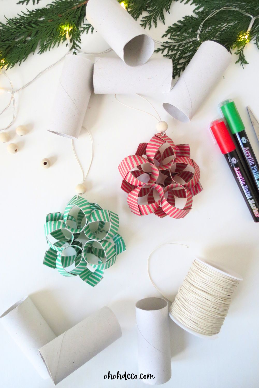 Hacer decoraciones navideñas con rollos de papel higiénico