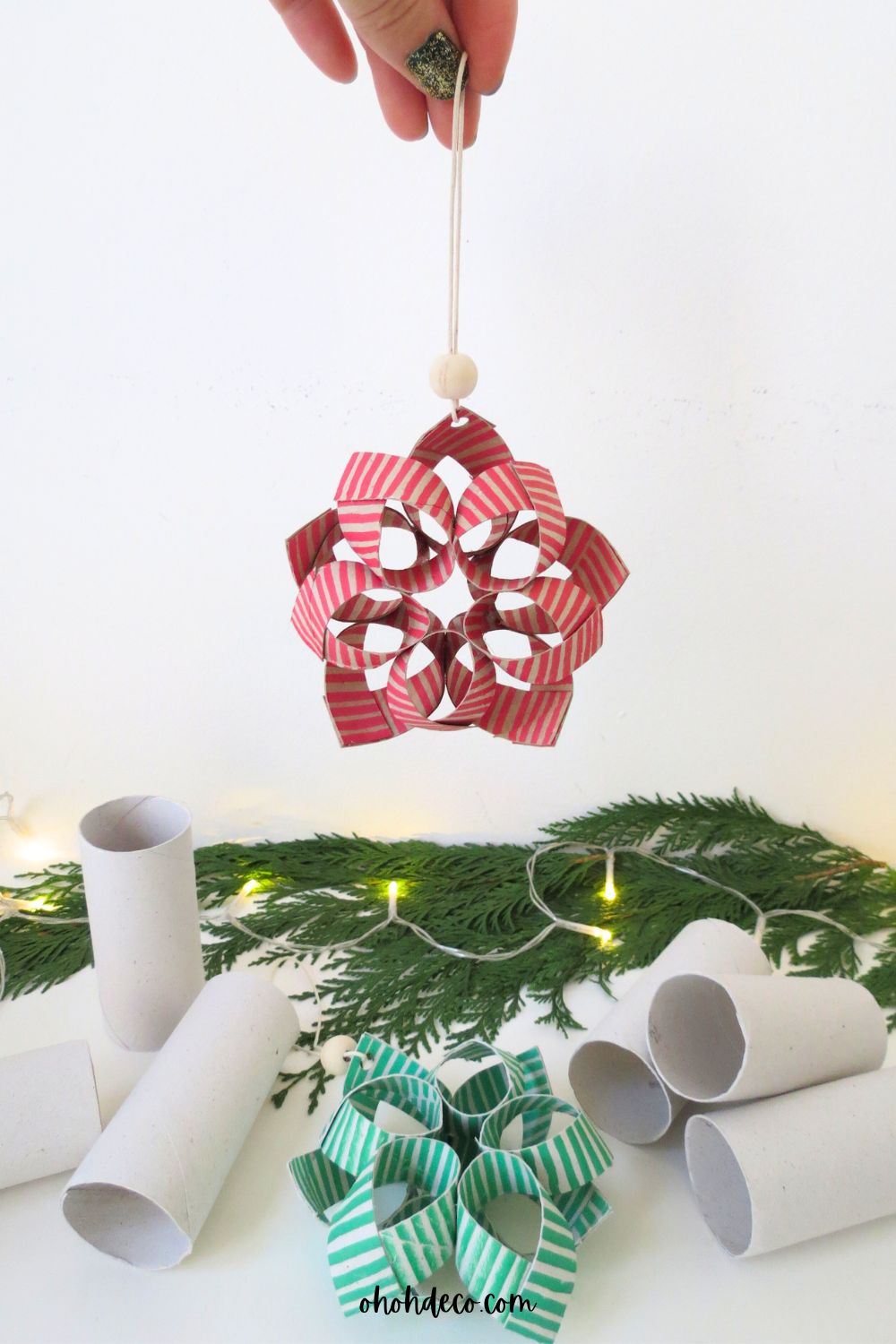 Joyas de Navidad con rollos de papel higiénico