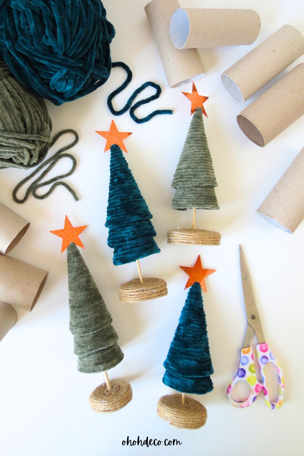 make christmas tree with toilet paper rolls