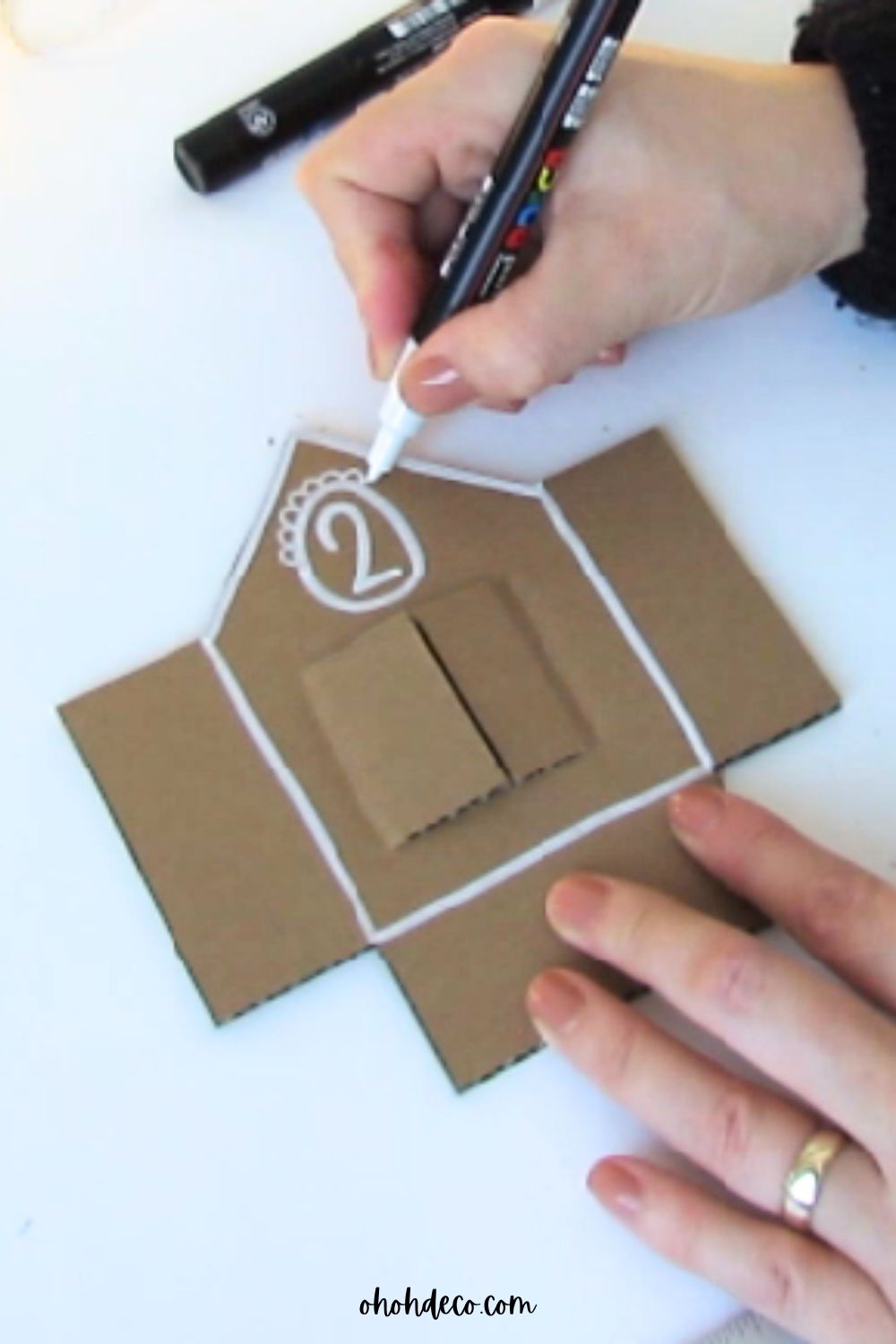 draw and decorate the Christmas house