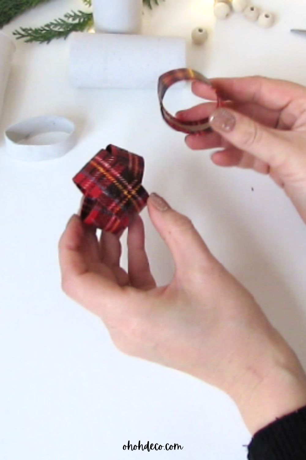 Armar el adorno de rollos de papel higiénico