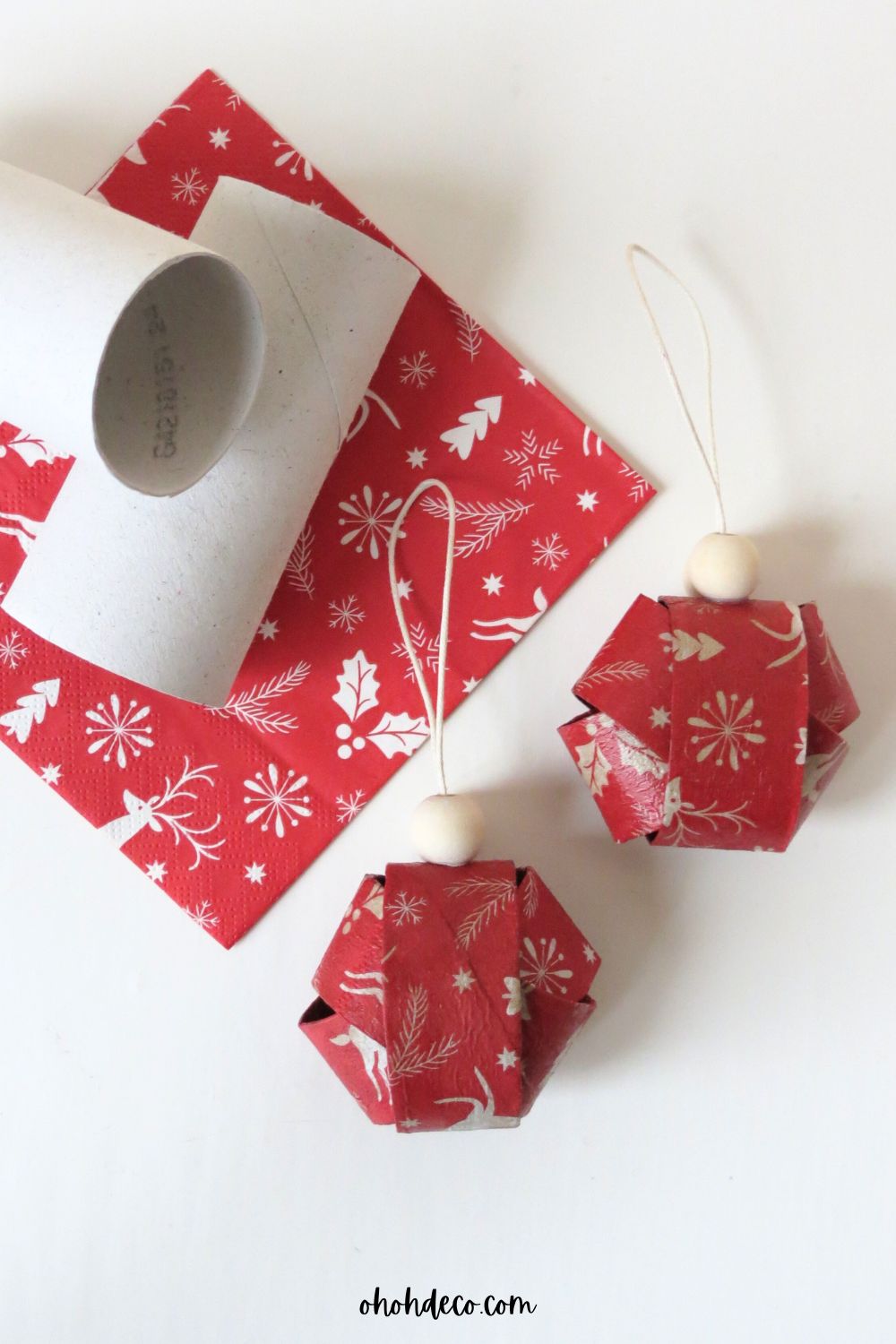 Hacer decoraciones navideñas con servilletas de papel