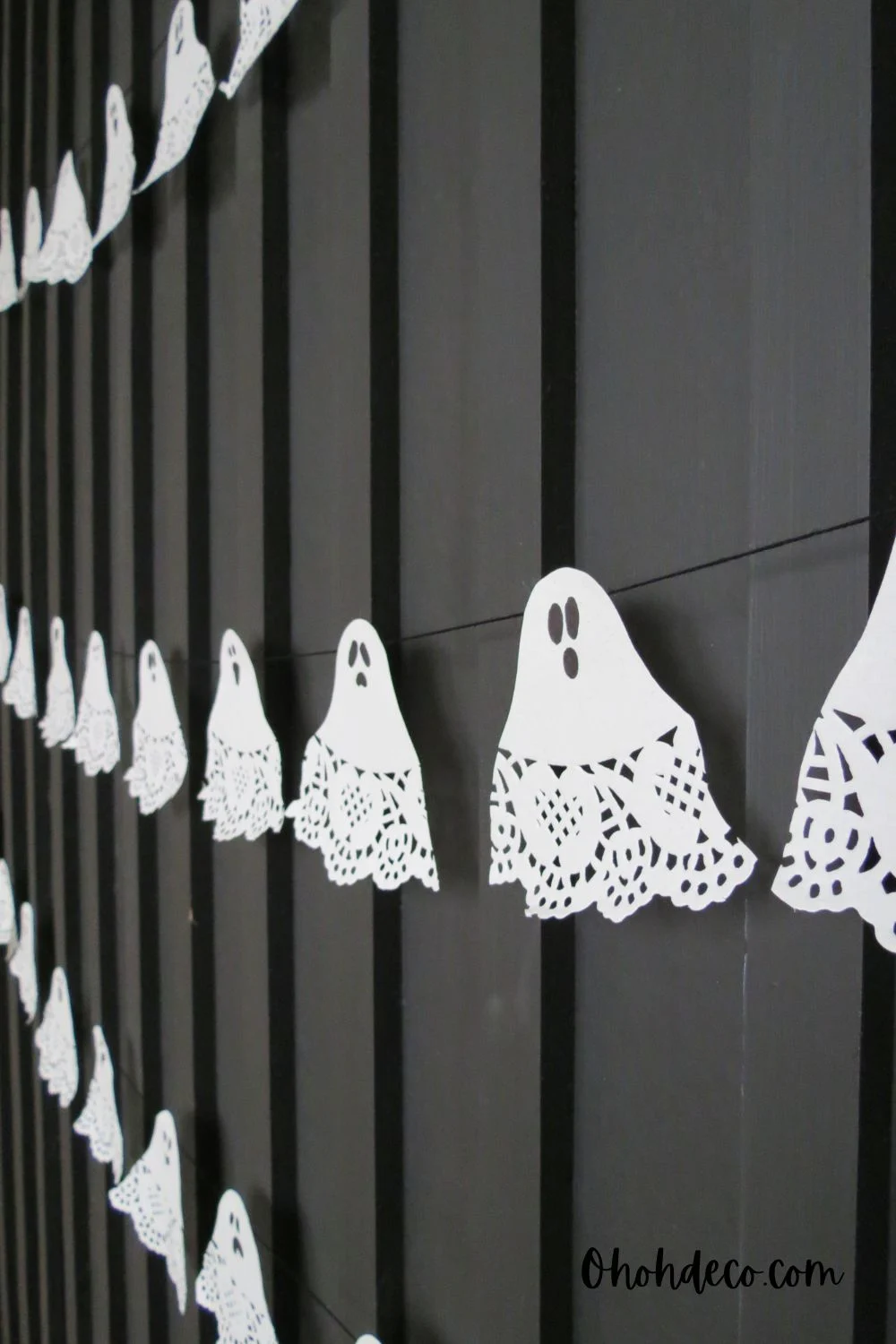 make a ghost garland with doily