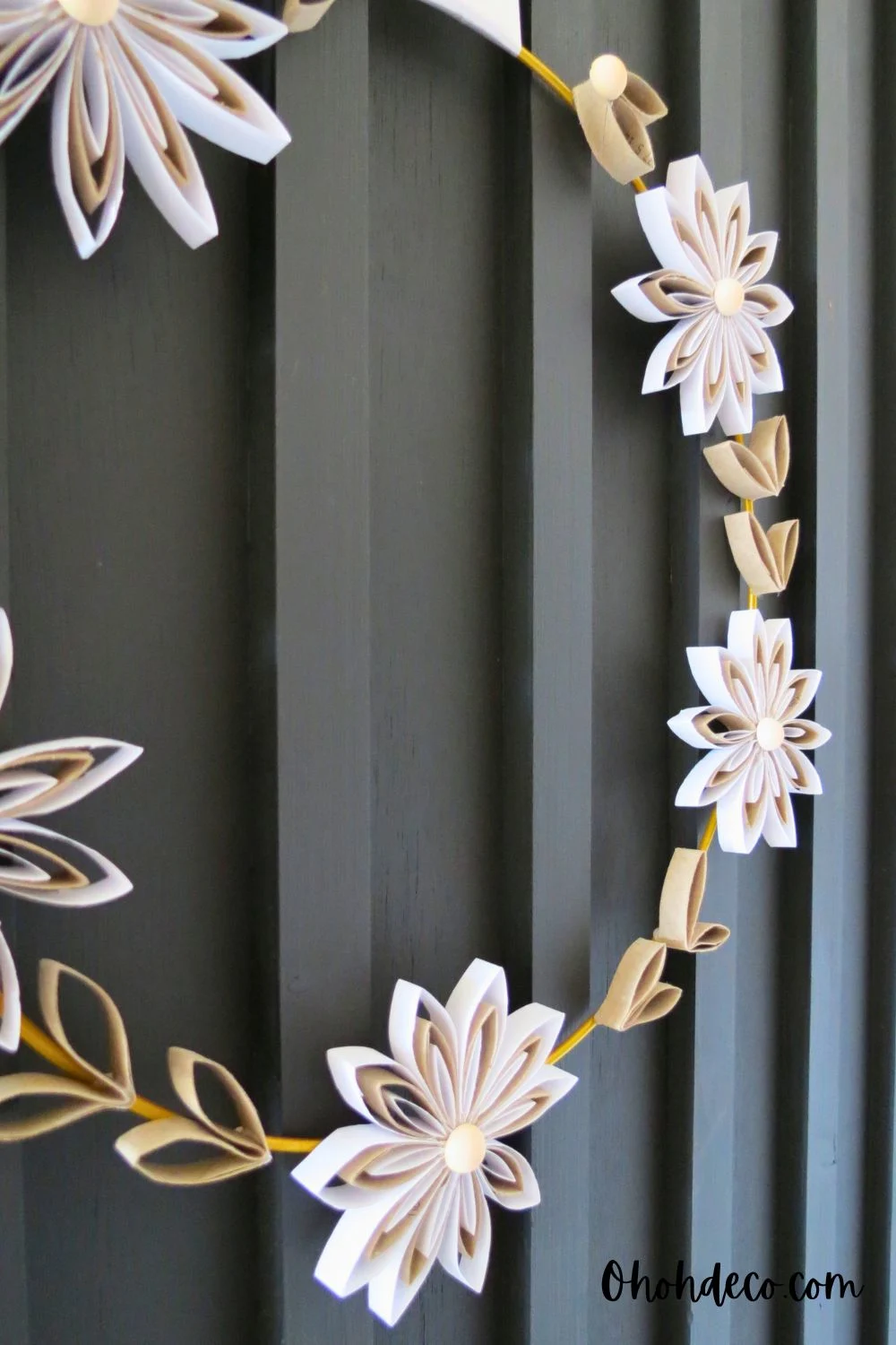 recycled craft&Ntilde; toilet paper roll wreath