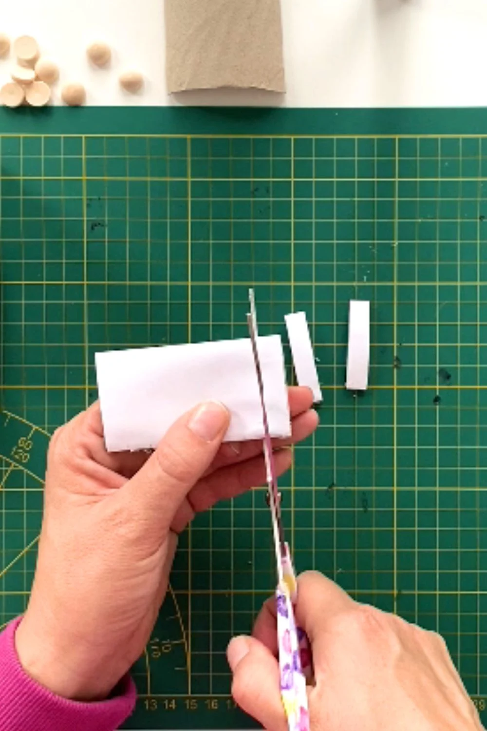 cut paper roll into slices