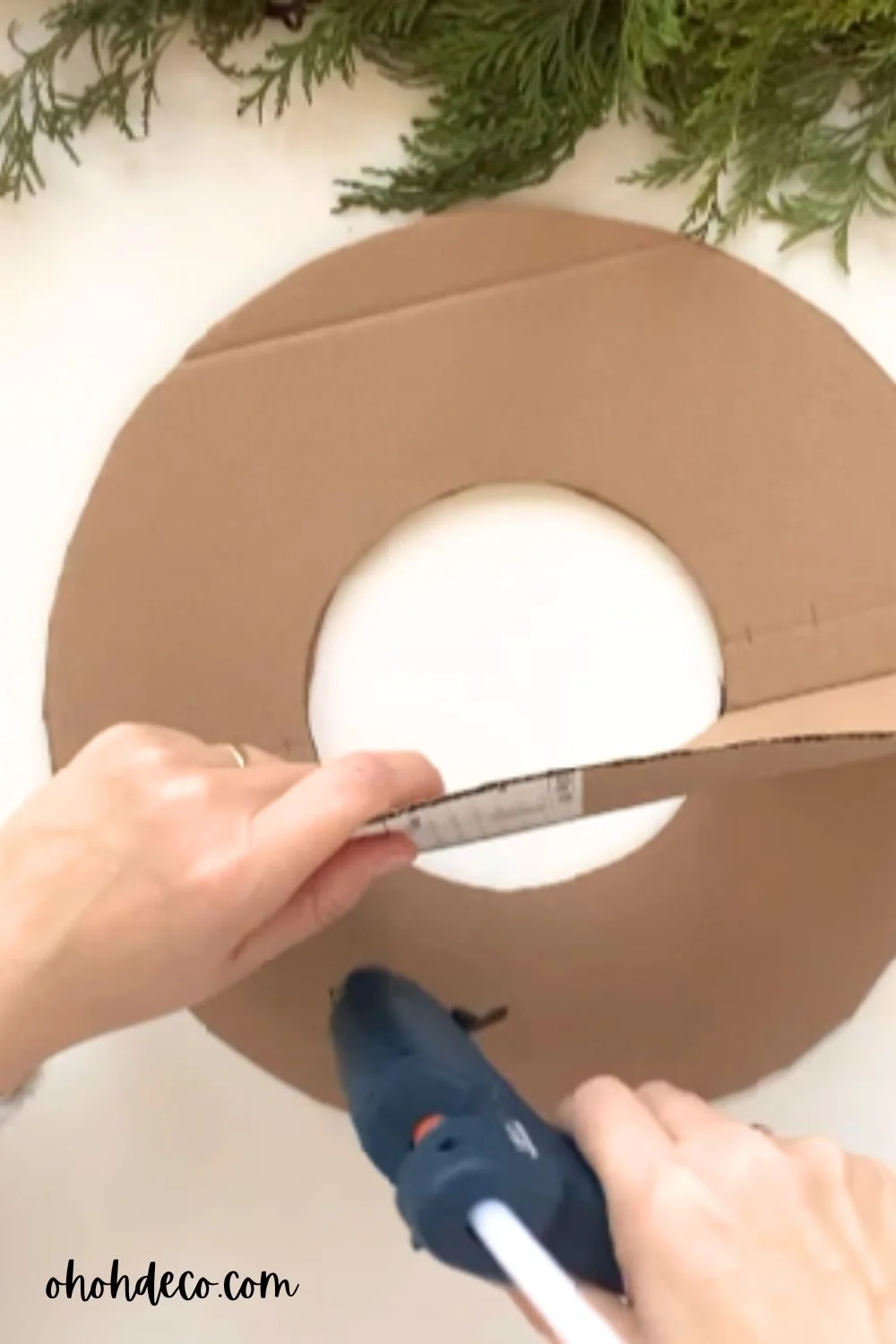 make a paper and cardboard wreath