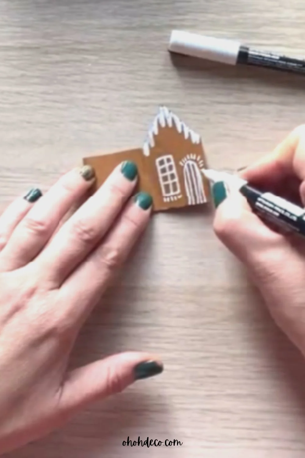 create a gingerbread napkin ring