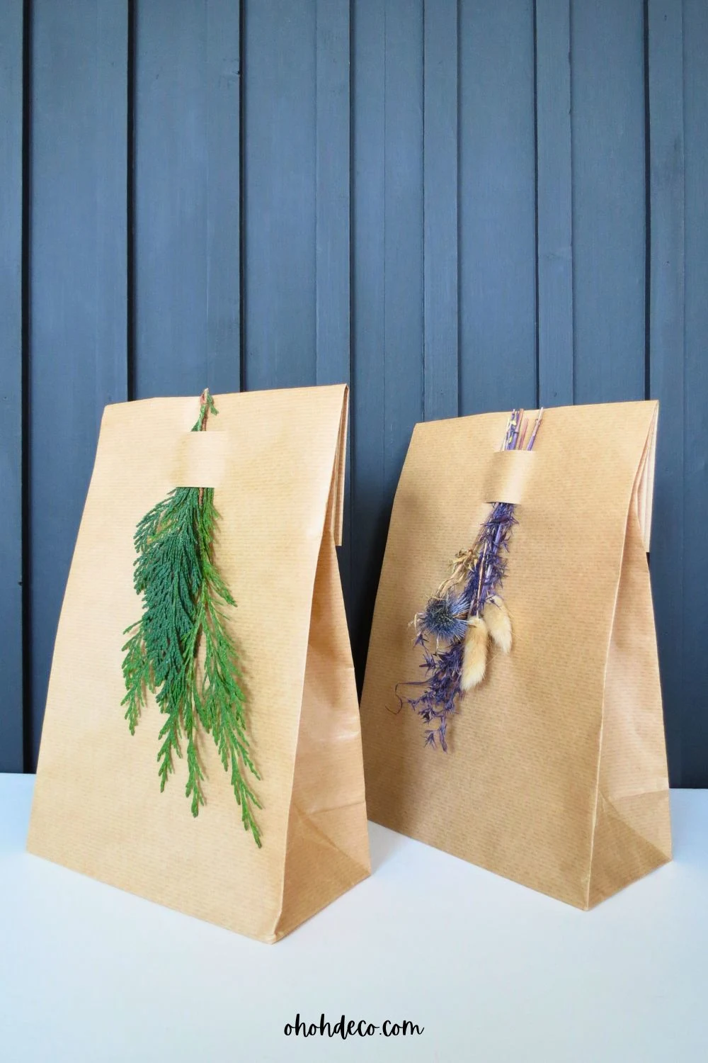 Make a gift bag with dry flower 