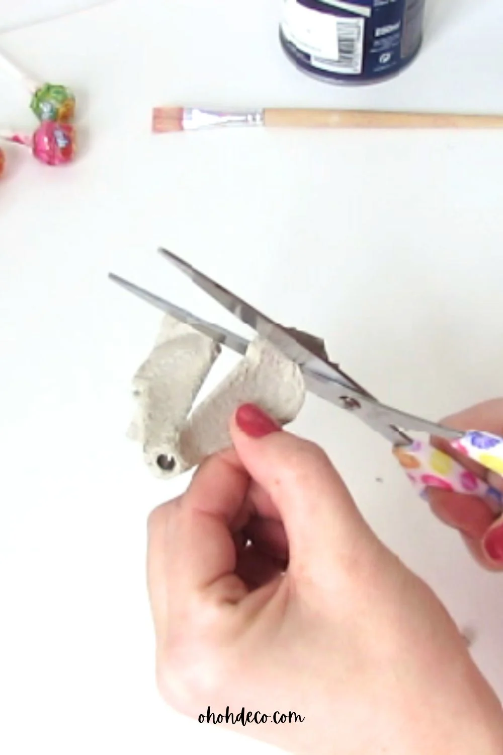 make flower with egg carton