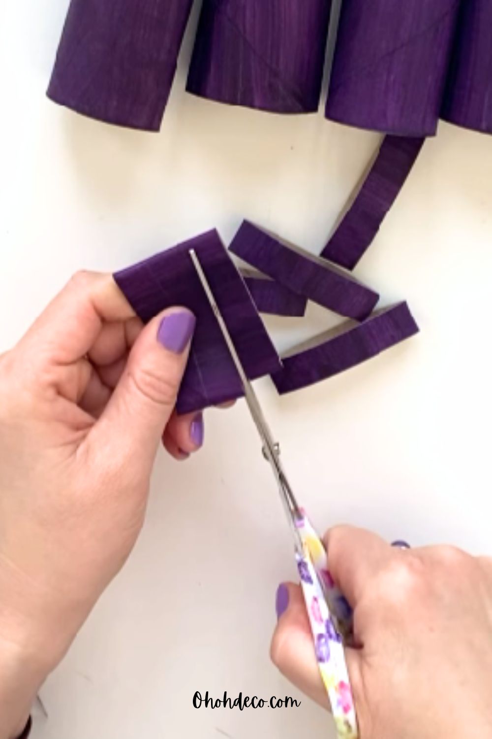 cut paper roll to make rings