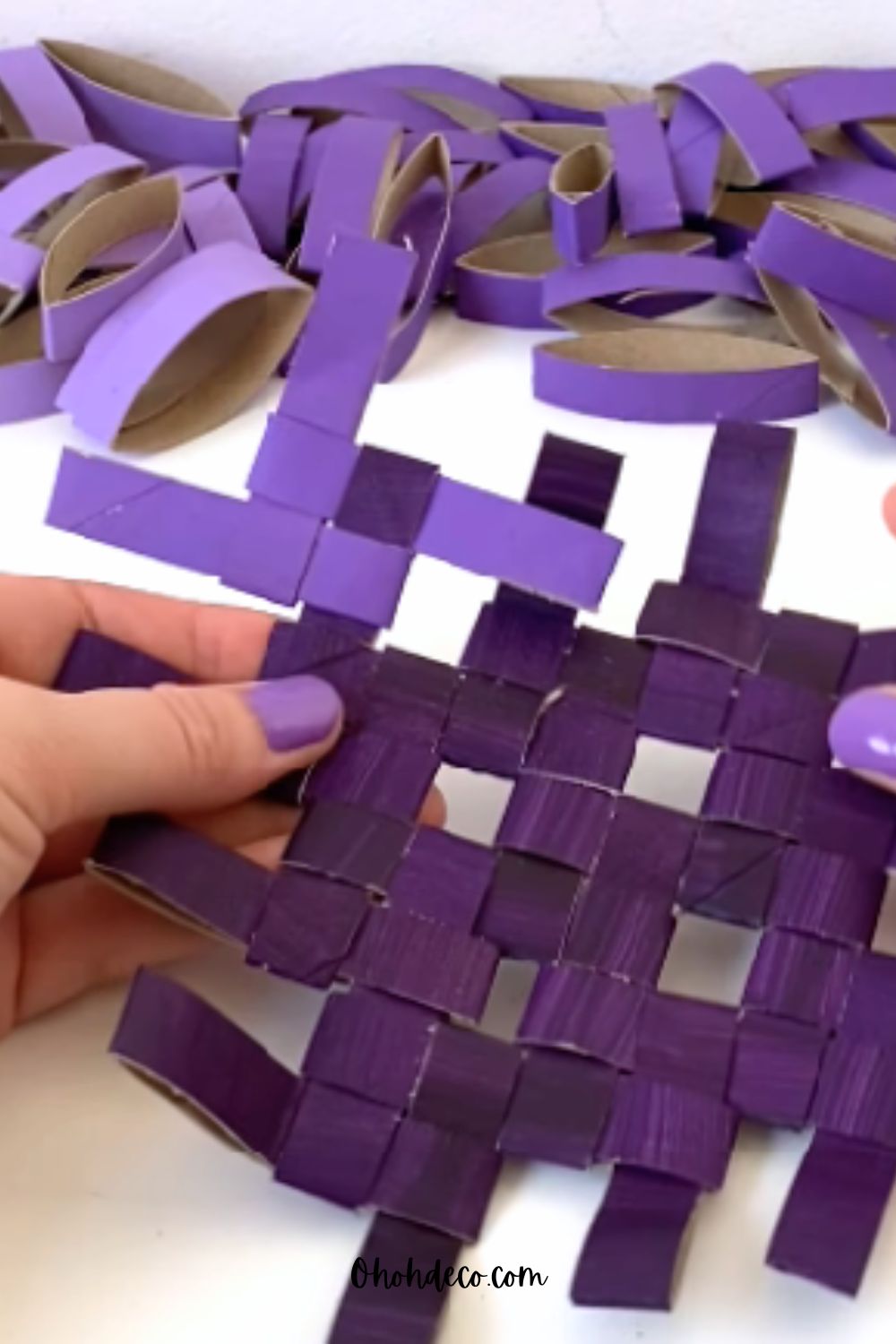 weave toilet paper roll to make a basket