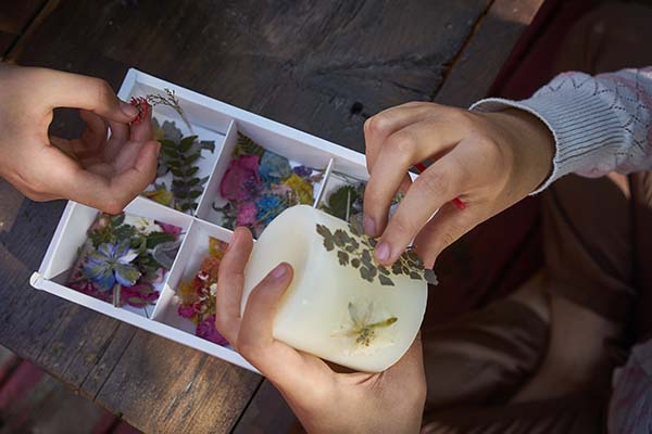 diy candle Mother&rsquo;s Day crafts for adults