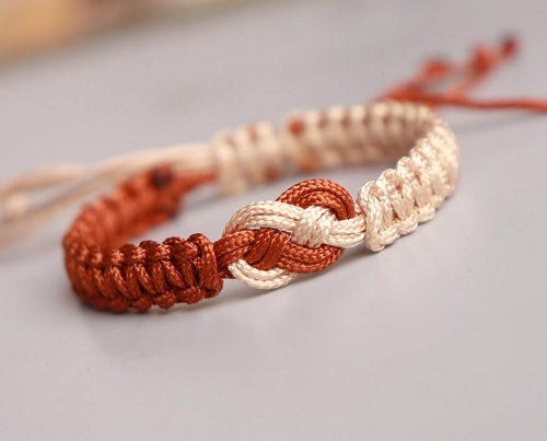 friendship macrame bracelet