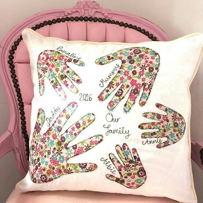 Mother&rsquo;s Day crafts for adults easy to make pillow