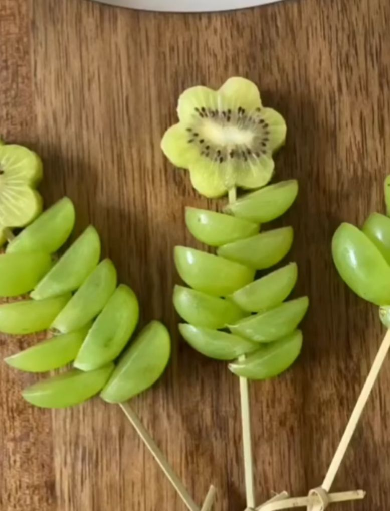kiwi and grappe edible arrangement
