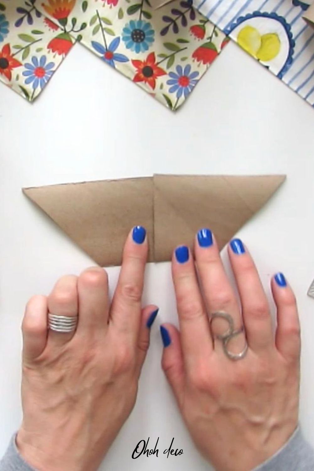 cut the paper roll to make frame