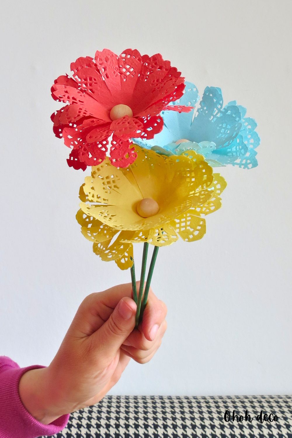 paper doily flower diy