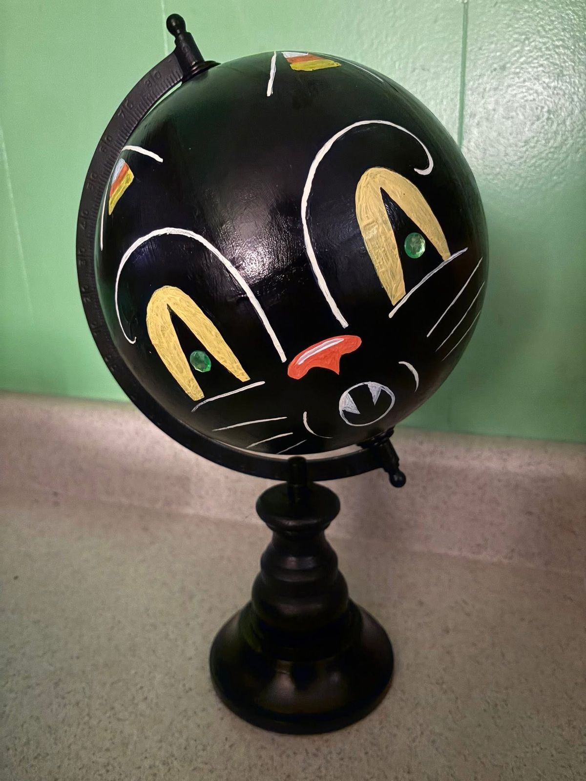 vintage halloweer cat decor