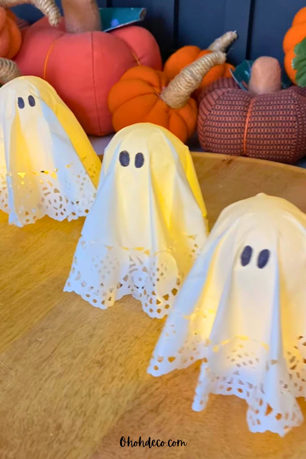 DIY Halloween decorations paper doily ghost
