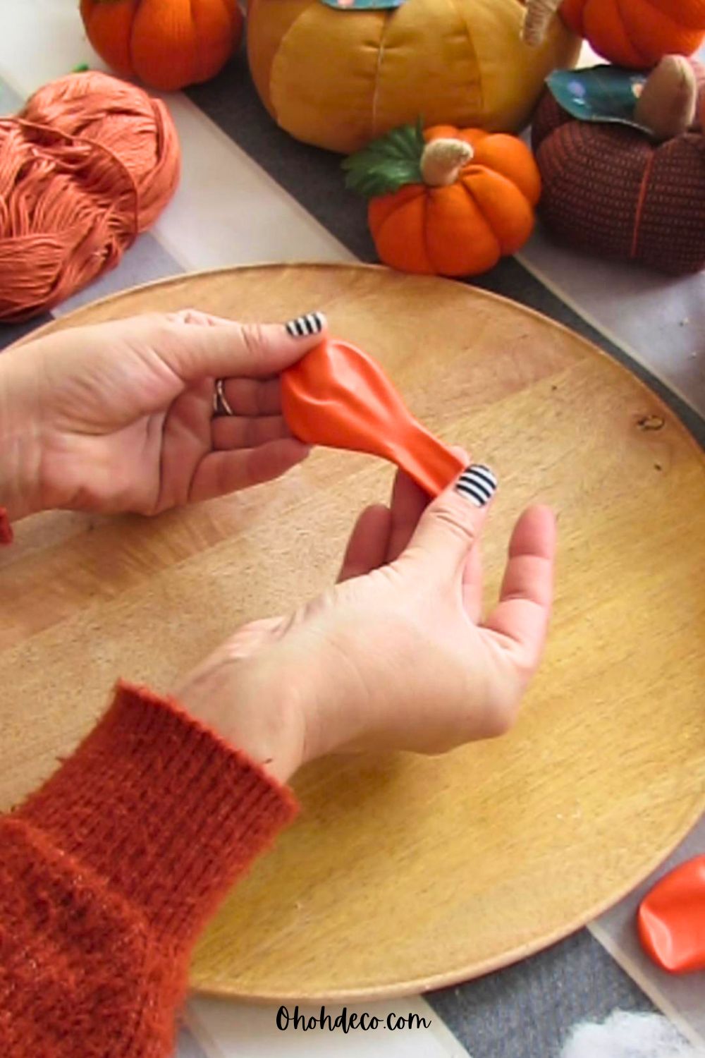 DIY Halloween decorations balloon pumpkin